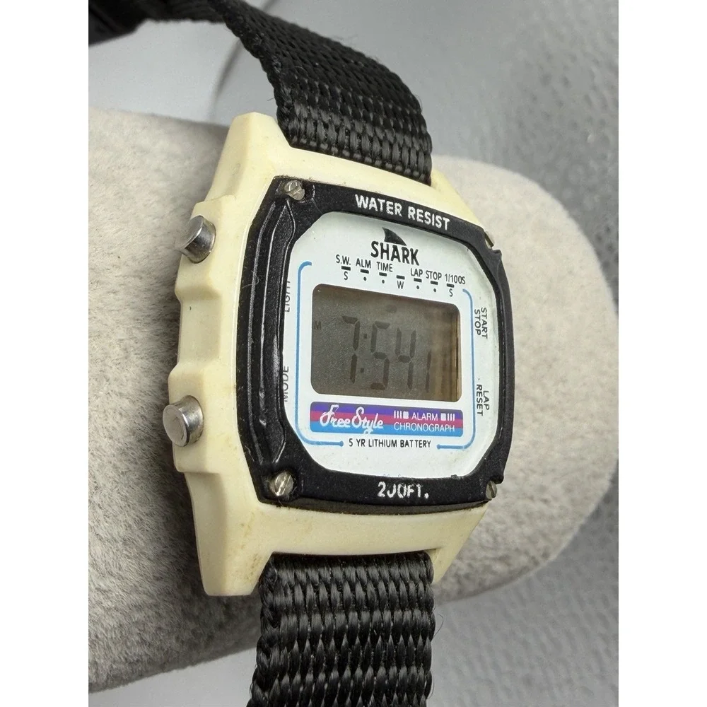 Freestyle Shark Vintage Ladies Watch New Battery 29MM 7